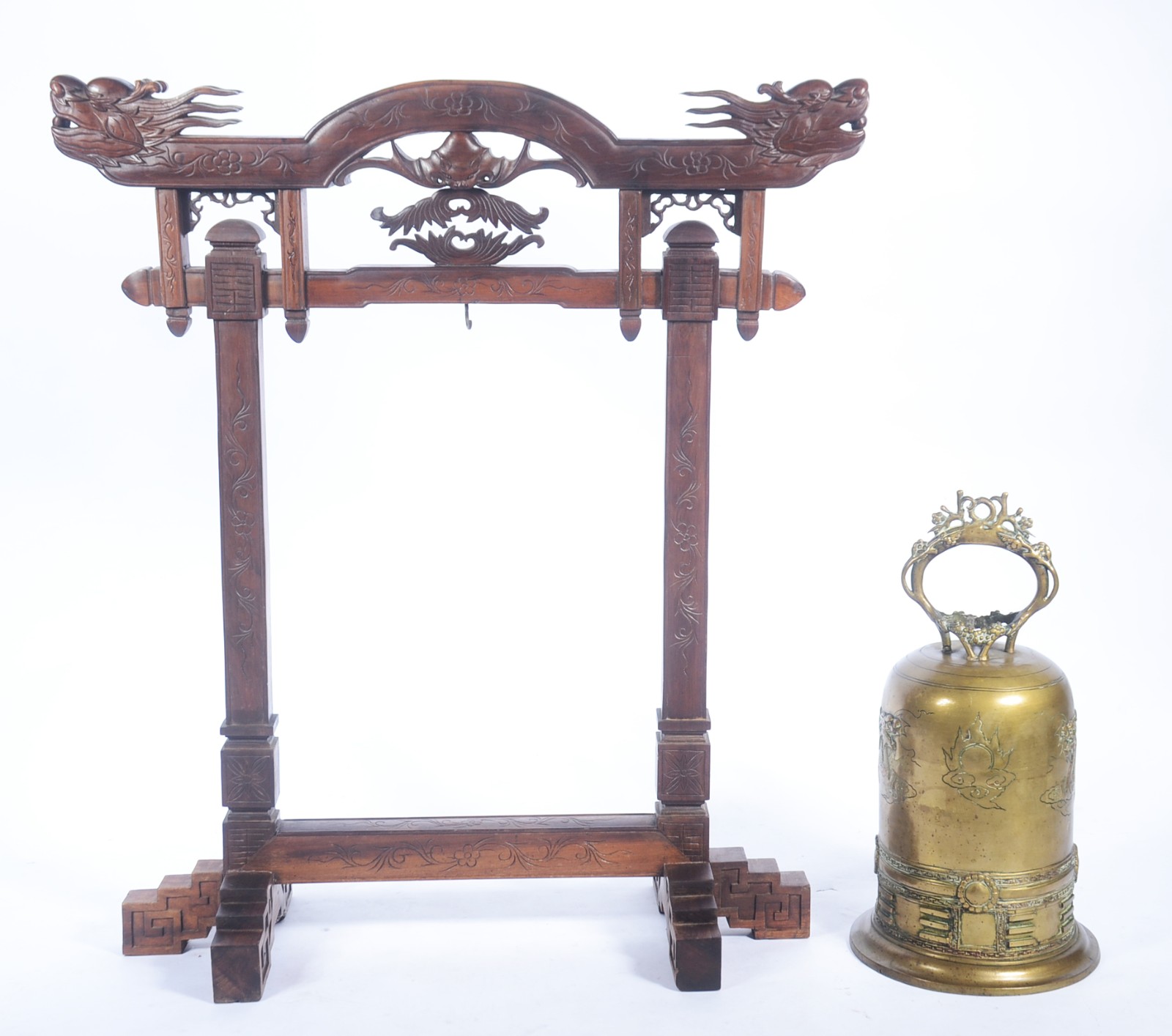 Antigo Sino de bronze chines com suporte de madeira entalhada com... - foto 2 de 7
