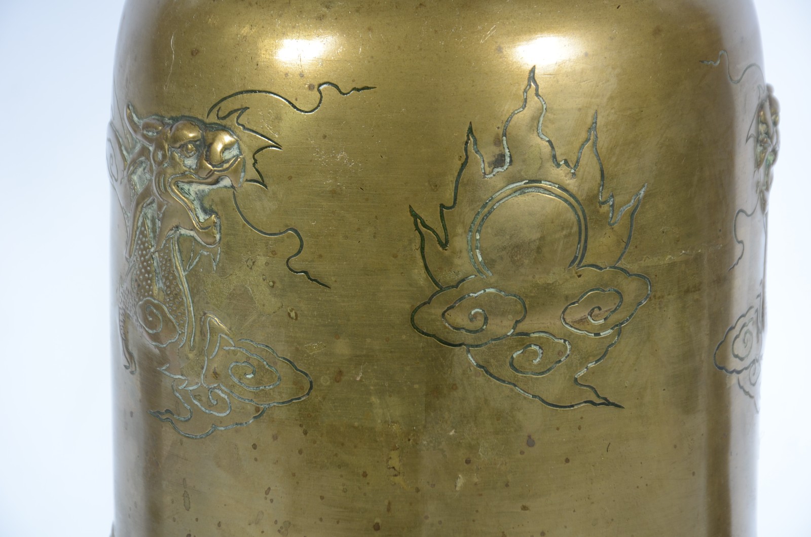 Antigo Sino de bronze chines com suporte de madeira entalhada com... - foto 6 de 7