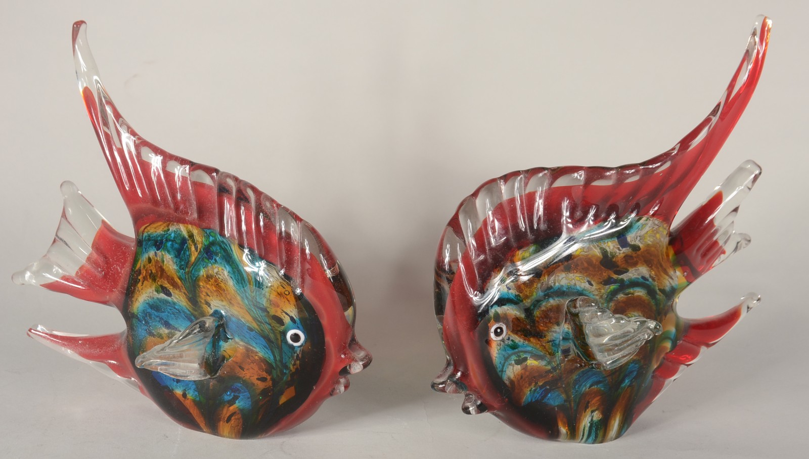 Par de esculturas de vidro decorativo em policromia representando... - foto 1 de 5