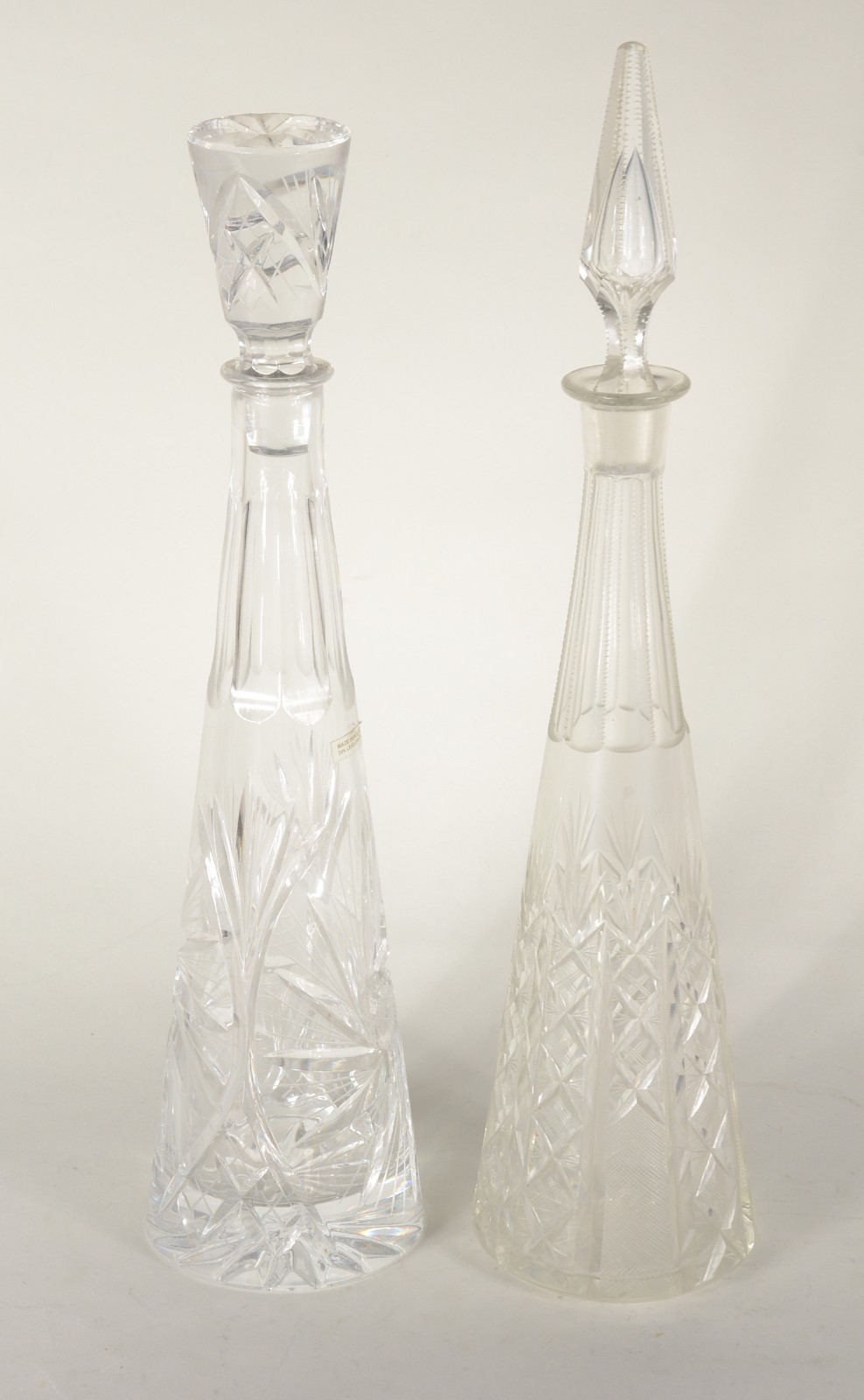Duas garrafas de cristal lapidadas. - foto 1 de 10
