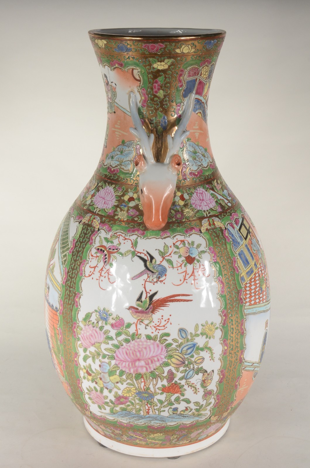 Vaso de porcelana oriental decorado com figuras em policromia, pegas... - foto 5 de 9
