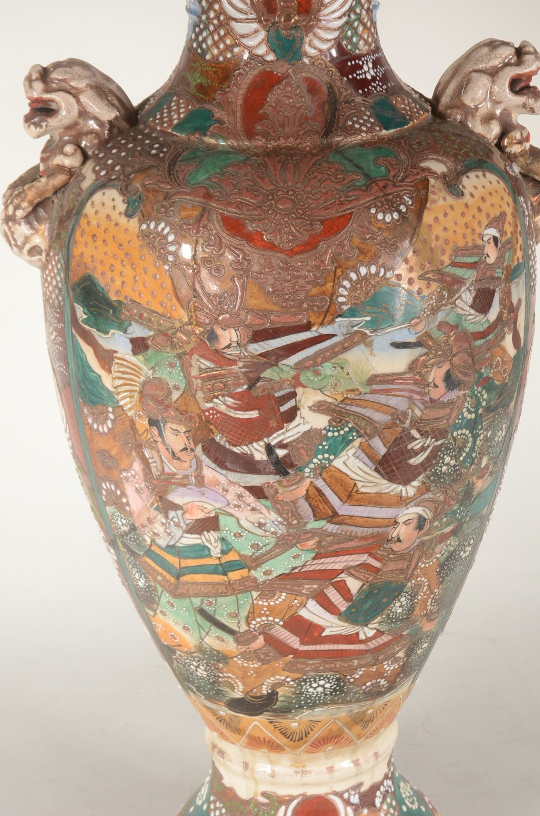 Vaso de faiança oriental Satzuma com figuras de guerreiros e flores... - foto 3 de 11