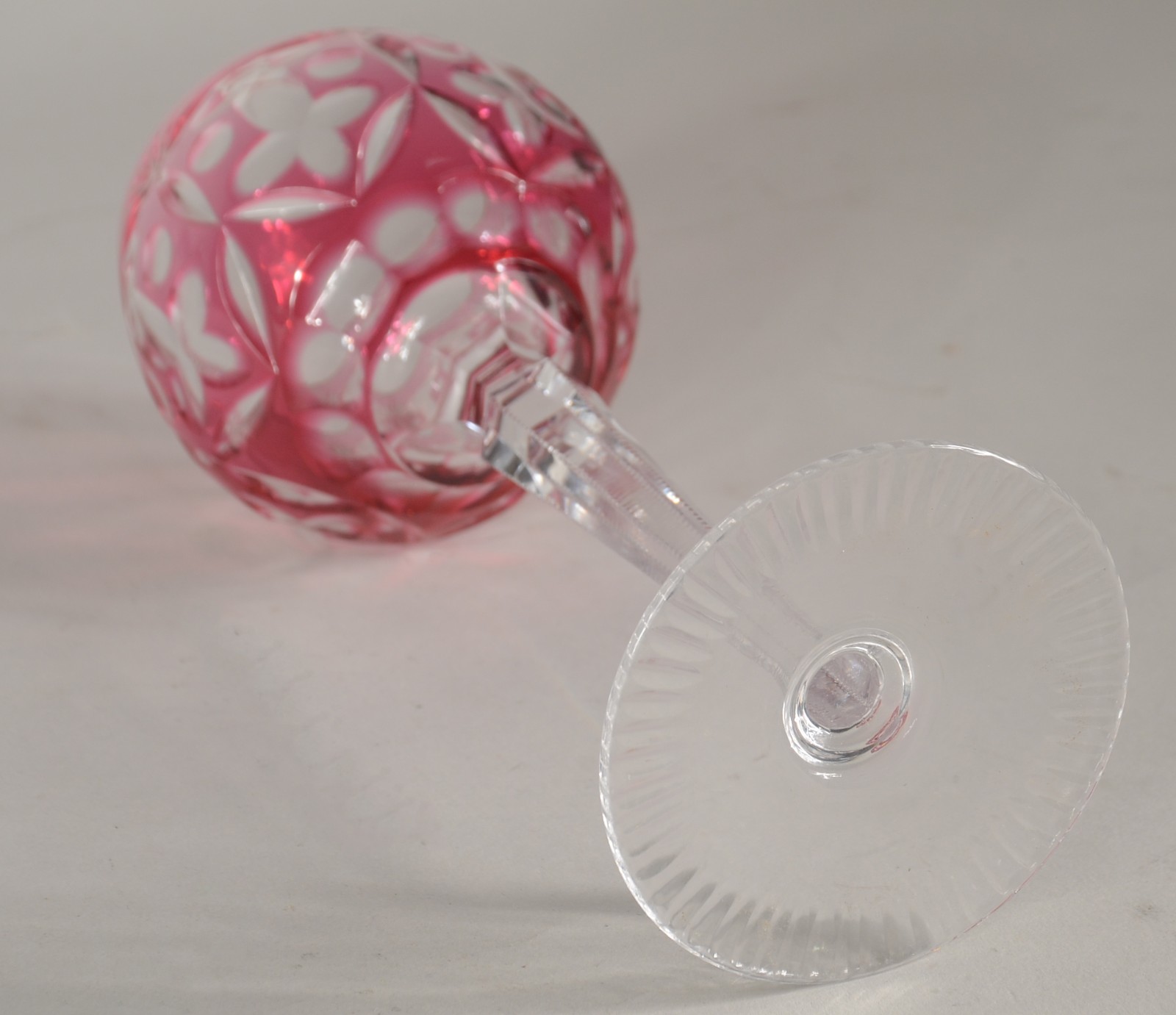 Seis cálices para vinho de cristal lapidado em diversas cores, pés... - foto 5 de 5