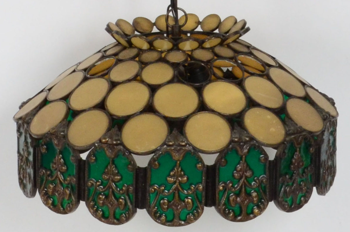 Lustre de metal dourado com placas de vidro colorido - foto 1 de 2