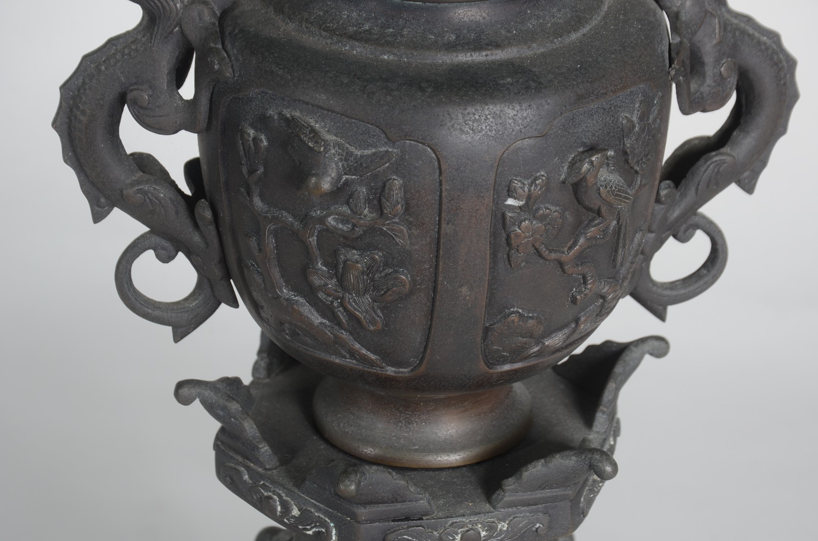 Incensário de metal chinês pegas laterais na forma de dragões e pés... - foto 7 de 8