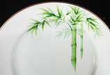 Noritake (1904),  - Aparelho de jantar, chá e café de porcelana Noritake, composto de: 24 pratos rasos, 24 pratos fundos, 12 pratos de sobremesa, 12 para pão, 12 bowls, 1