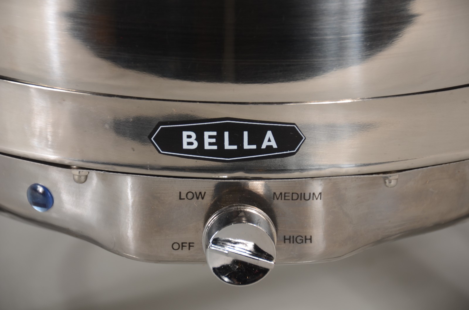 Caçarola com rechaud elétrico de inox 4,7 litros, marca Bella. - foto 5 de 6