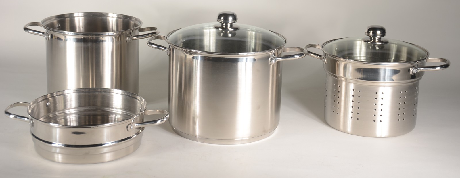 Conjunto com duas caçarolas de inox e dois escorredores para massas... - foto 1 de 11