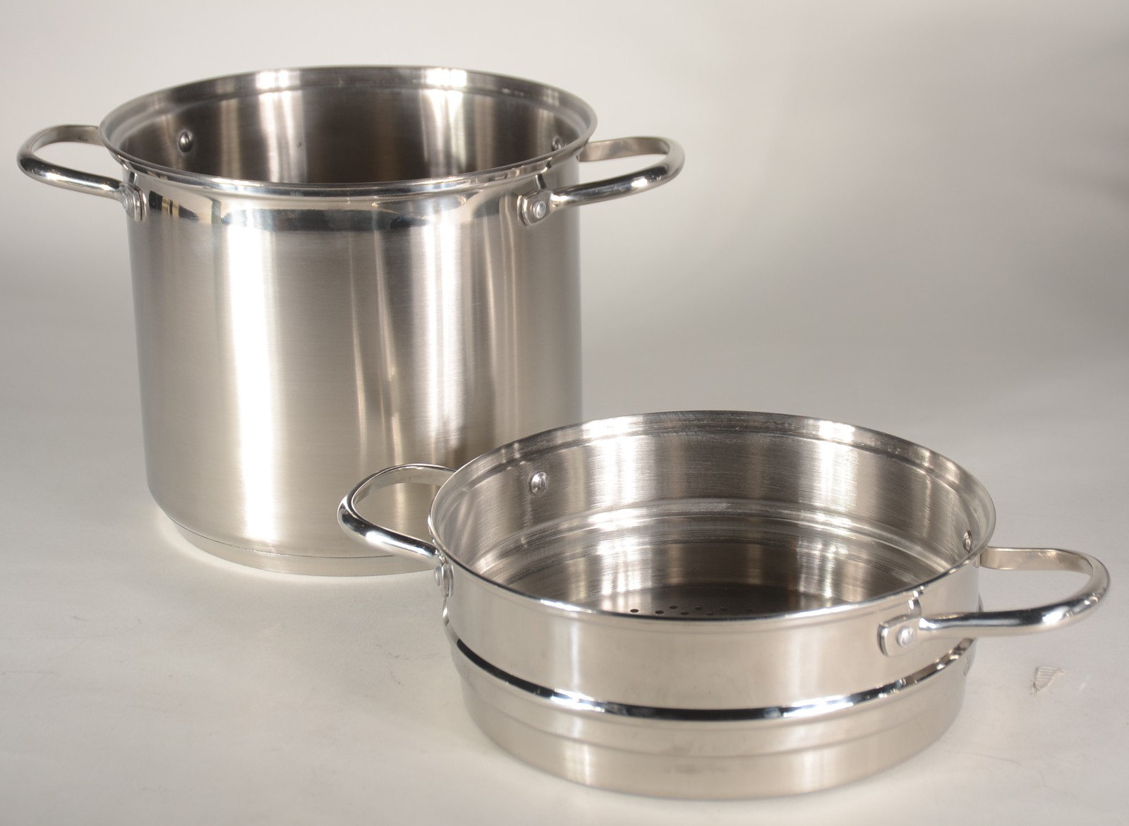 Conjunto com duas caçarolas de inox e dois escorredores para massas... - foto 3 de 11
