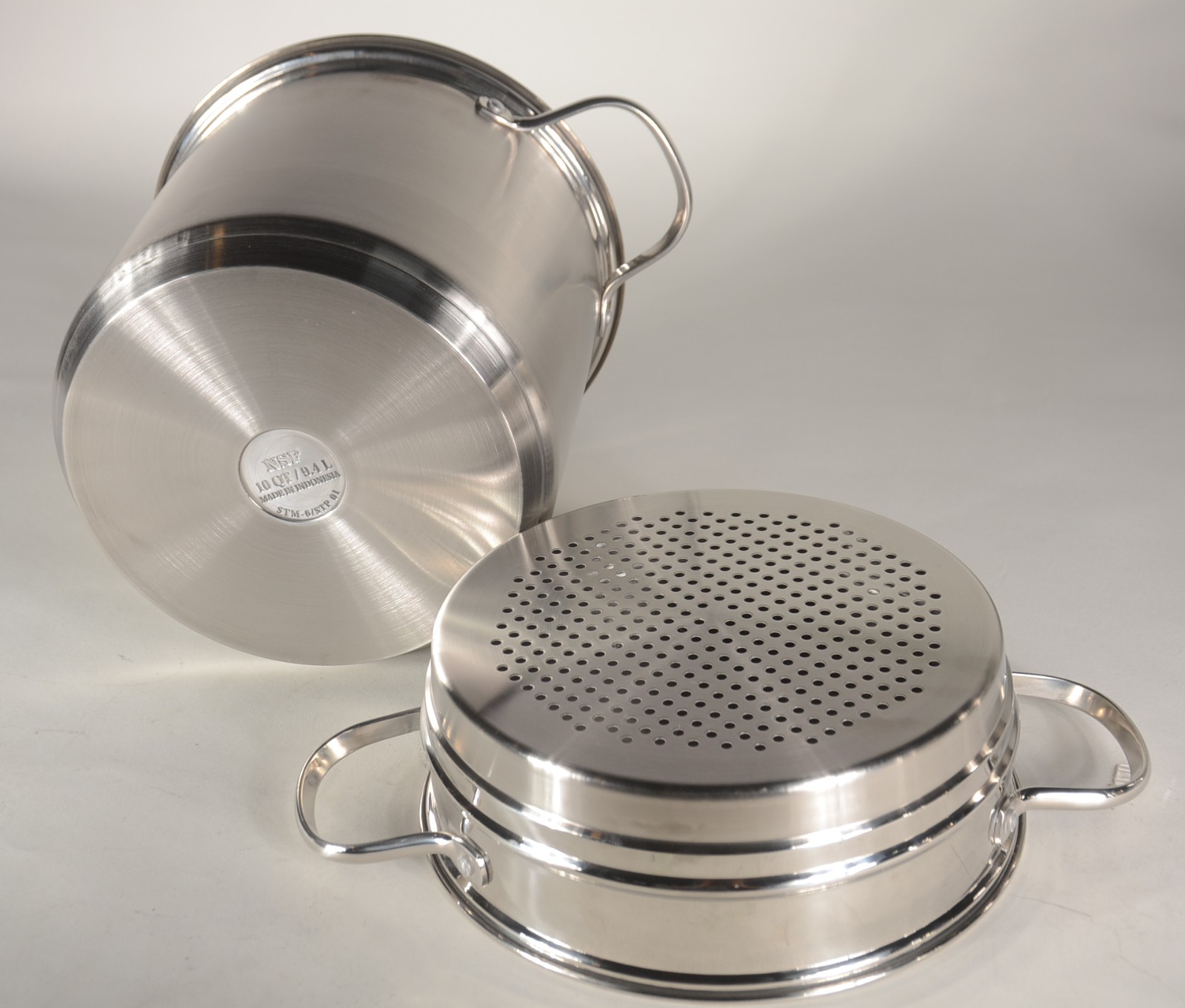 Conjunto com duas caçarolas de inox e dois escorredores para massas... - foto 4 de 11