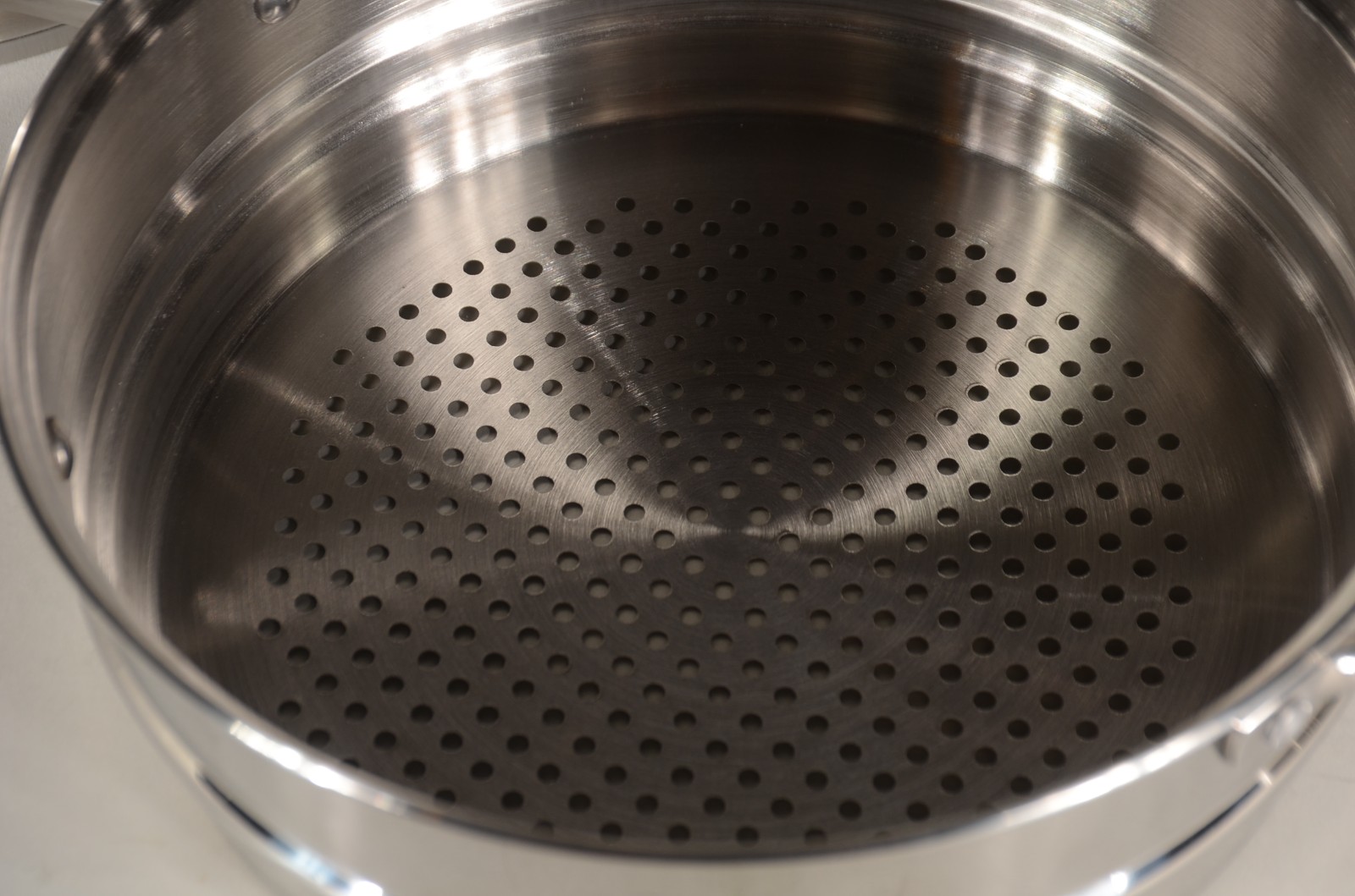 Conjunto com duas caçarolas de inox e dois escorredores para massas... - foto 6 de 11