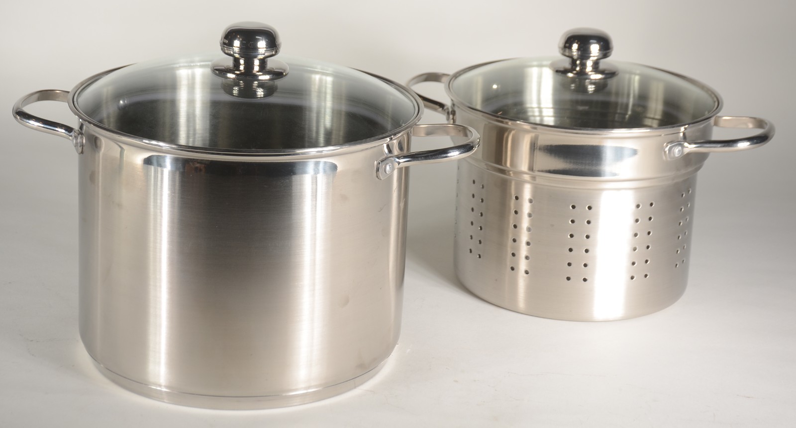 Conjunto com duas caçarolas de inox e dois escorredores para massas... - foto 2 de 10