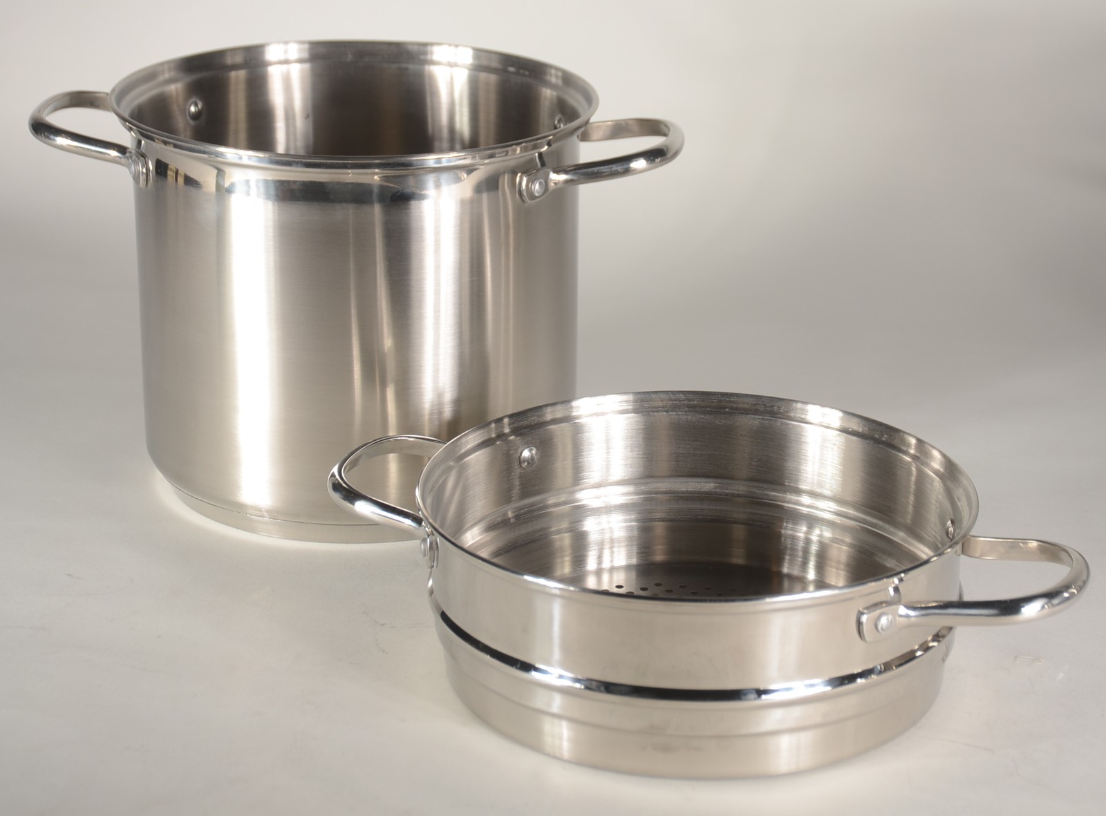 Conjunto com duas caçarolas de inox e dois escorredores para massas... - foto 3 de 10