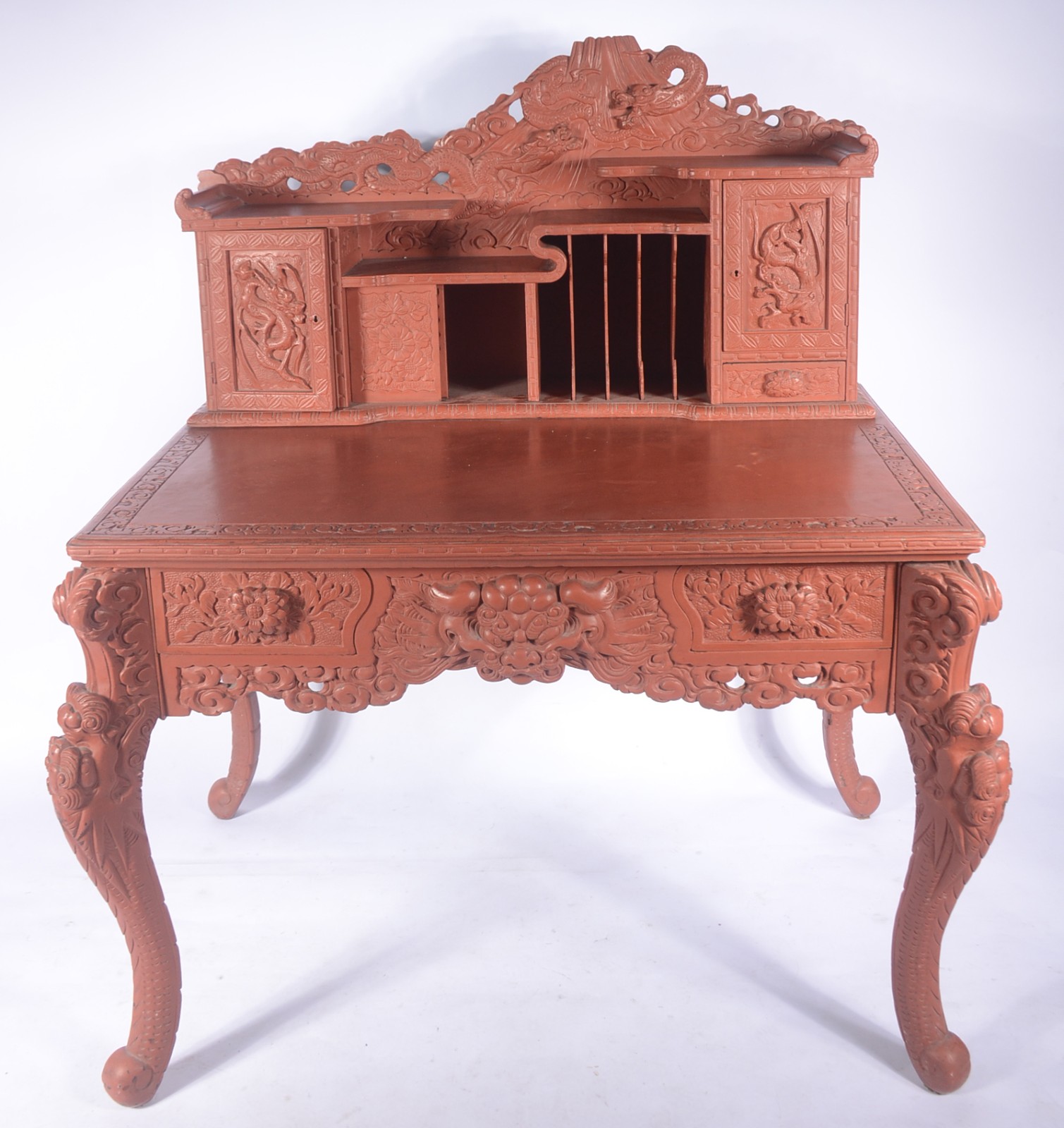 Mesa escrivaninha chinesa de madeira entalhada com dragões e... - foto 2 de 11