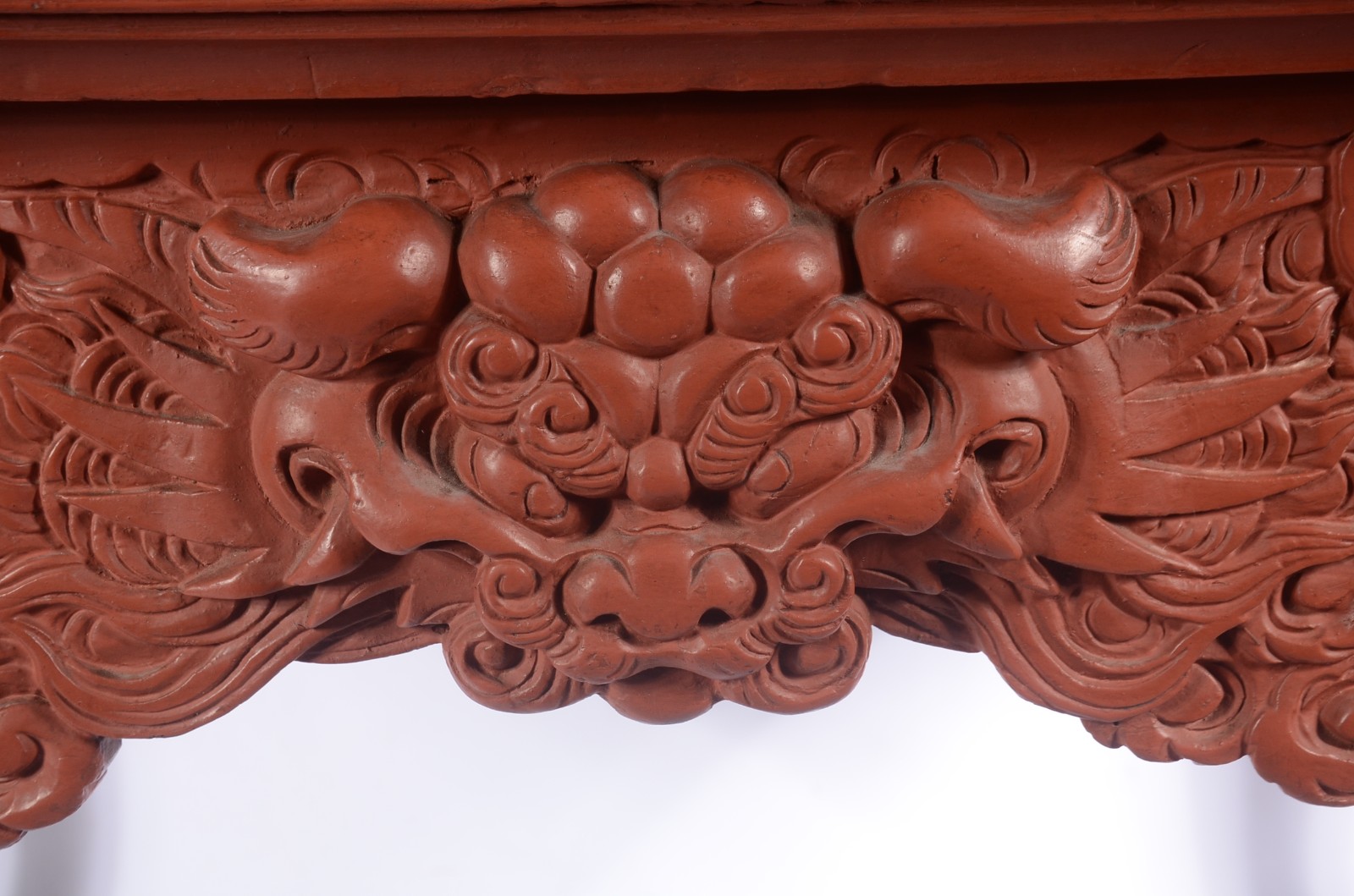 Mesa escrivaninha chinesa de madeira entalhada com dragões e... - foto 3 de 11
