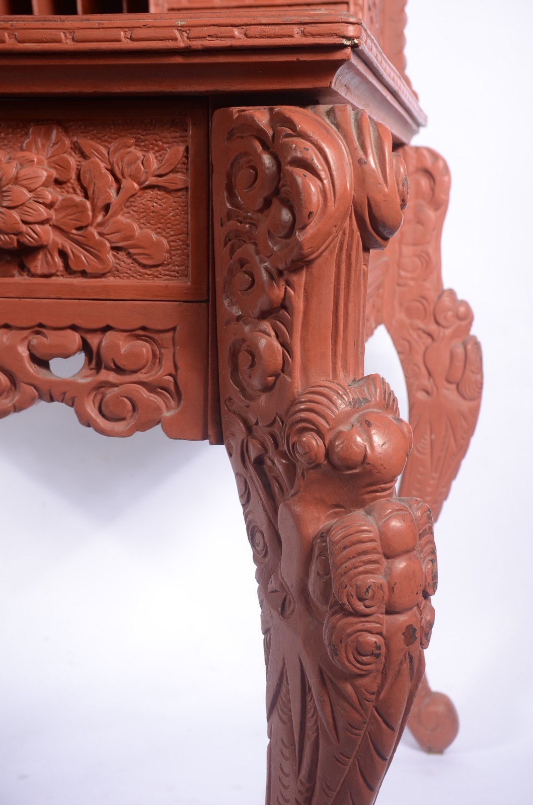 Mesa escrivaninha chinesa de madeira entalhada com dragões e... - foto 5 de 11