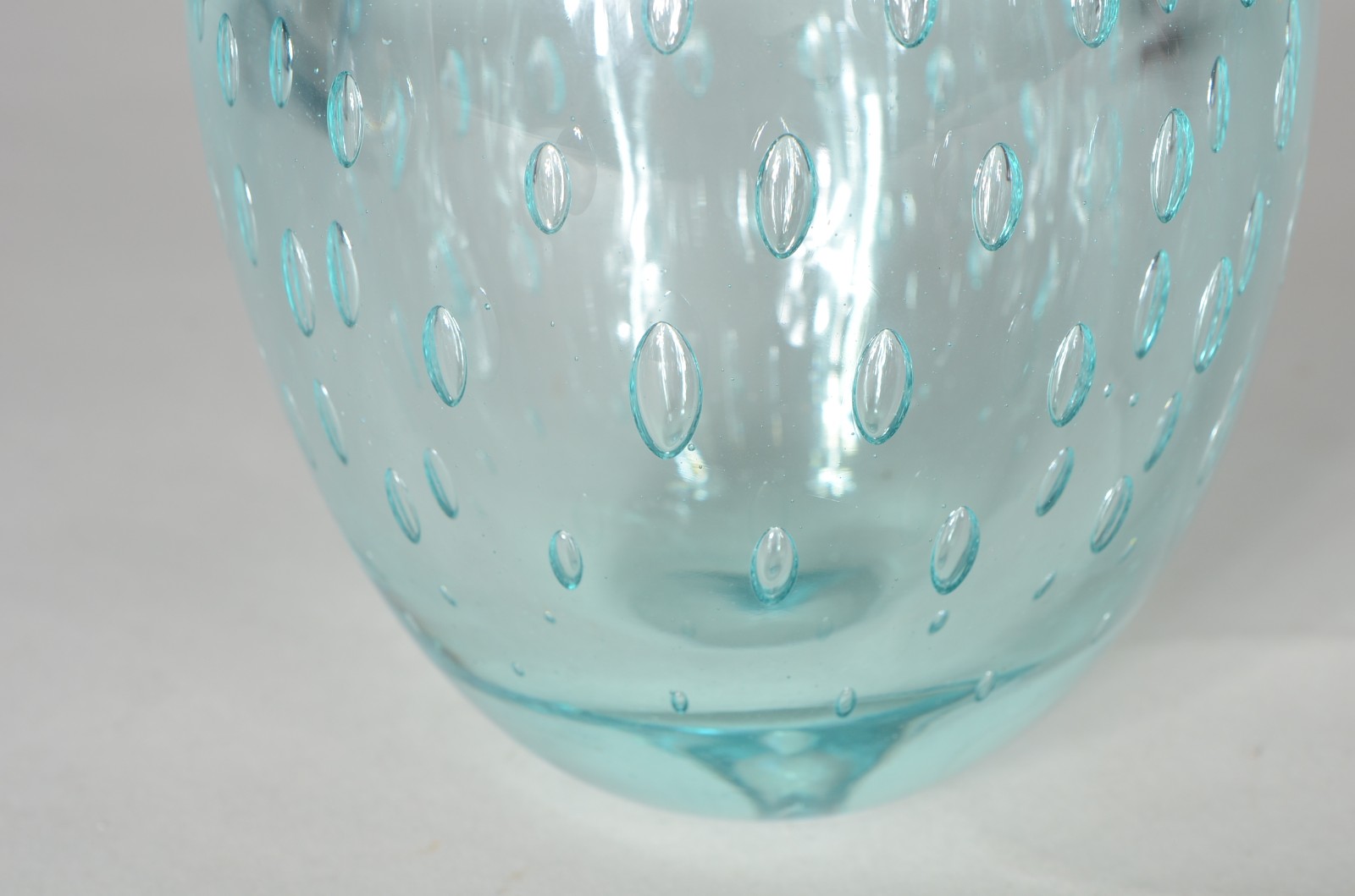 Ovo/pinha de vidro decorativo na cor azul. - foto 4 de 5