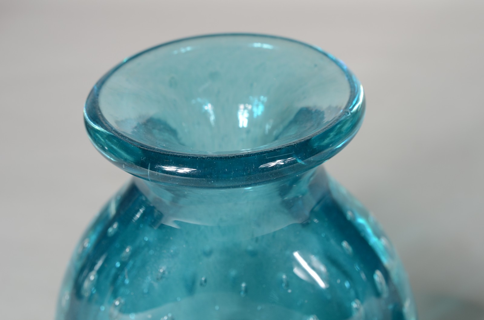 Garrafa de vidro decorativo na cor azul. - foto 4 de 6