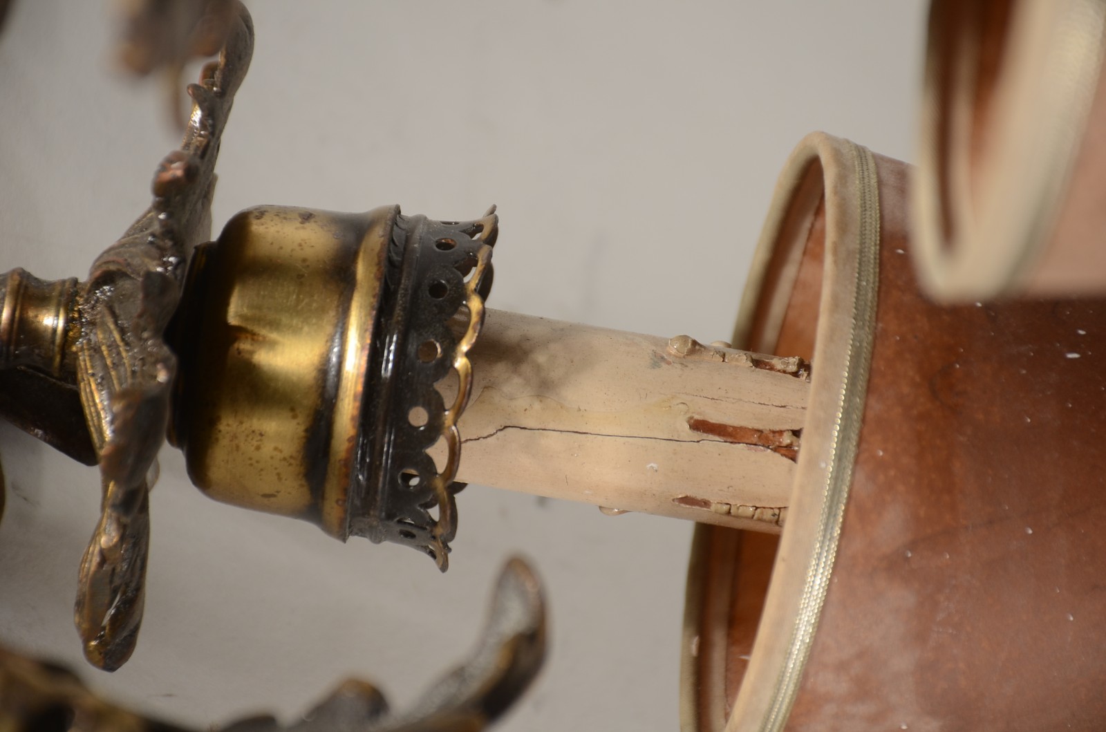 Aplique de metal dourado para 2 luzes. - foto 4 de 7