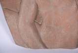 Placa de terracota com figura masculina em relevo. - Placa de terracota com figura masculina em relevo.