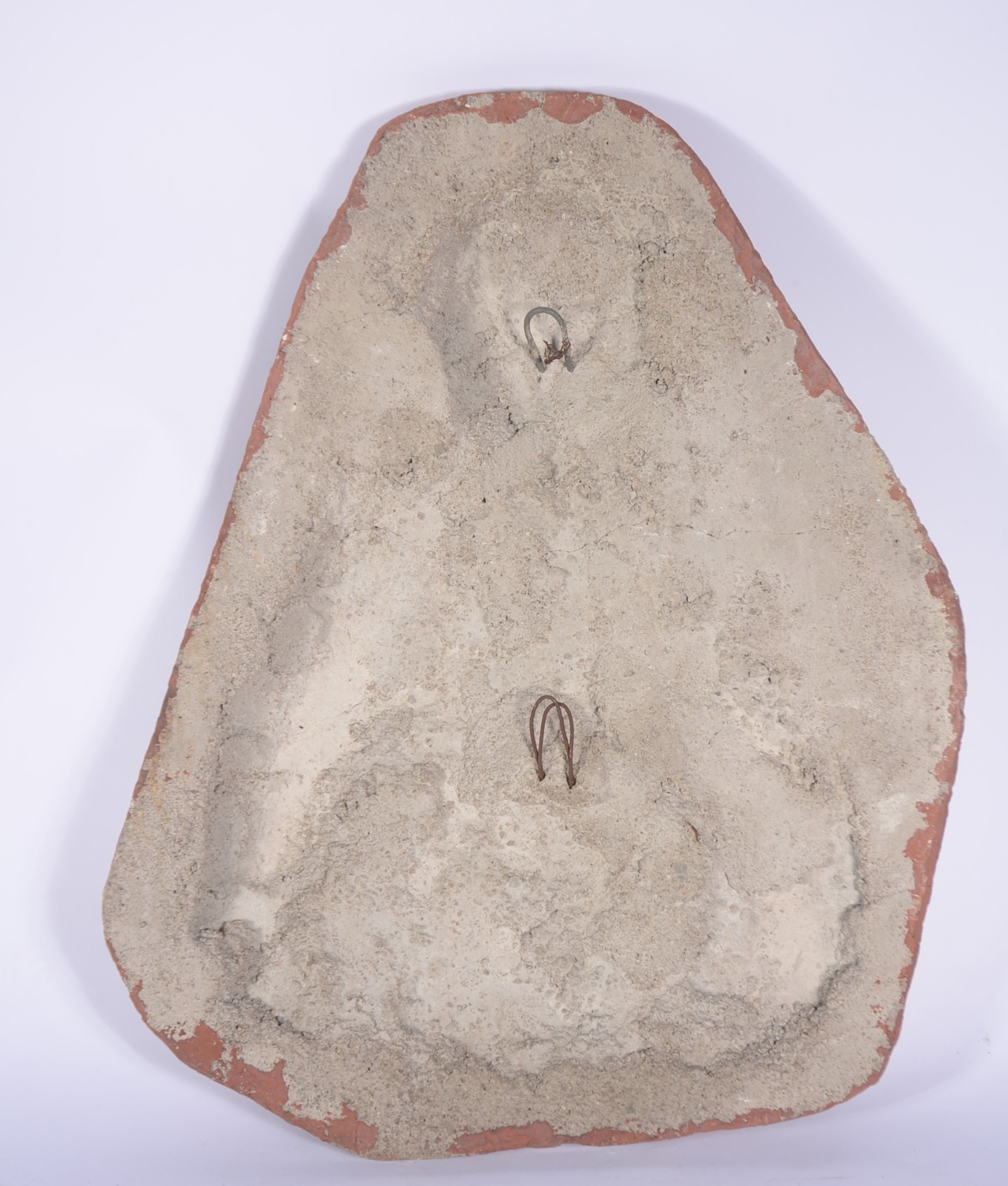Placa de terracota com figura masculina em relevo. - foto 8 de 8