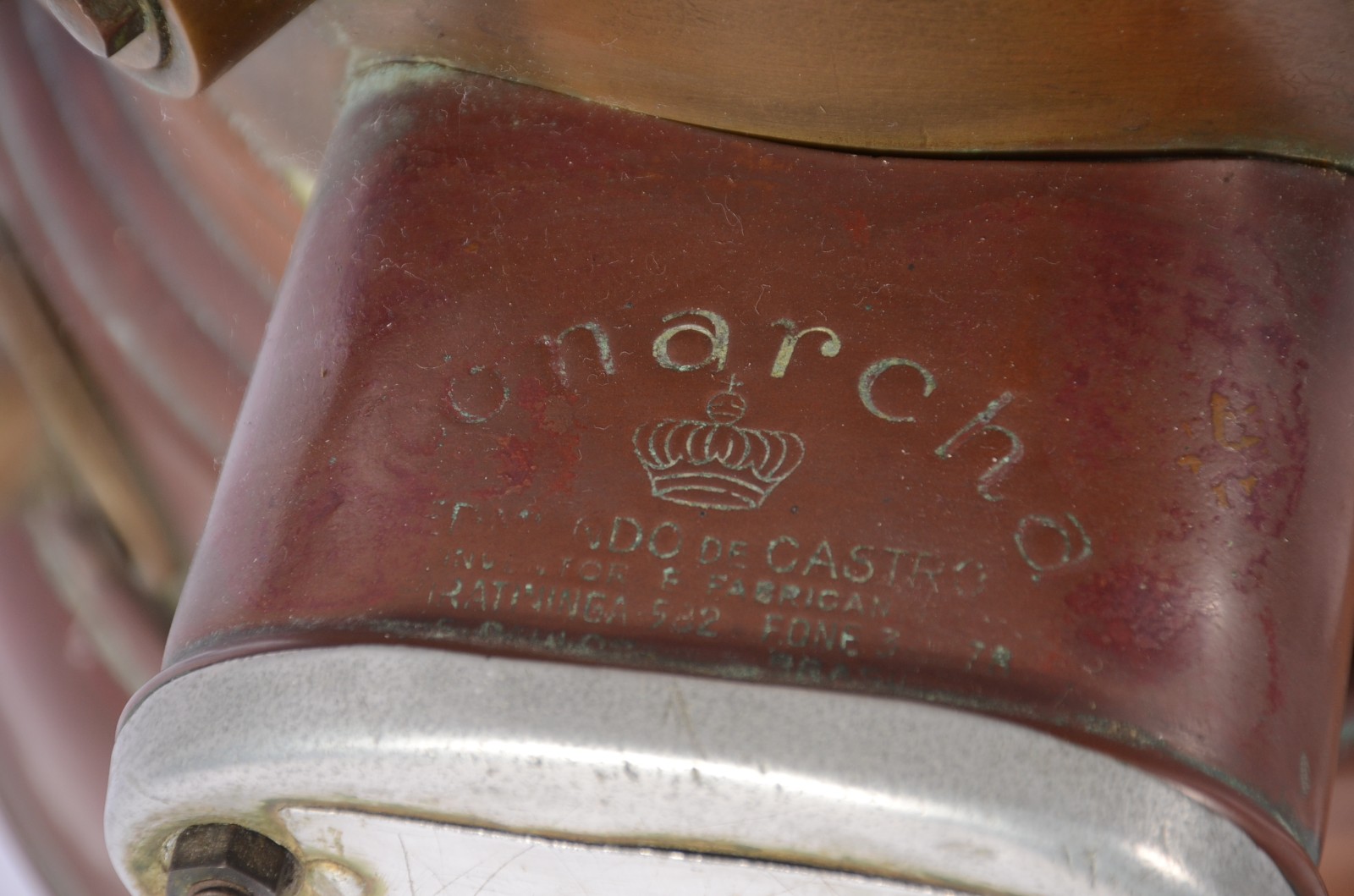 Antiga cafeteira de metal usada nos bares do centro de São Paulo nos... - foto 6 de 11