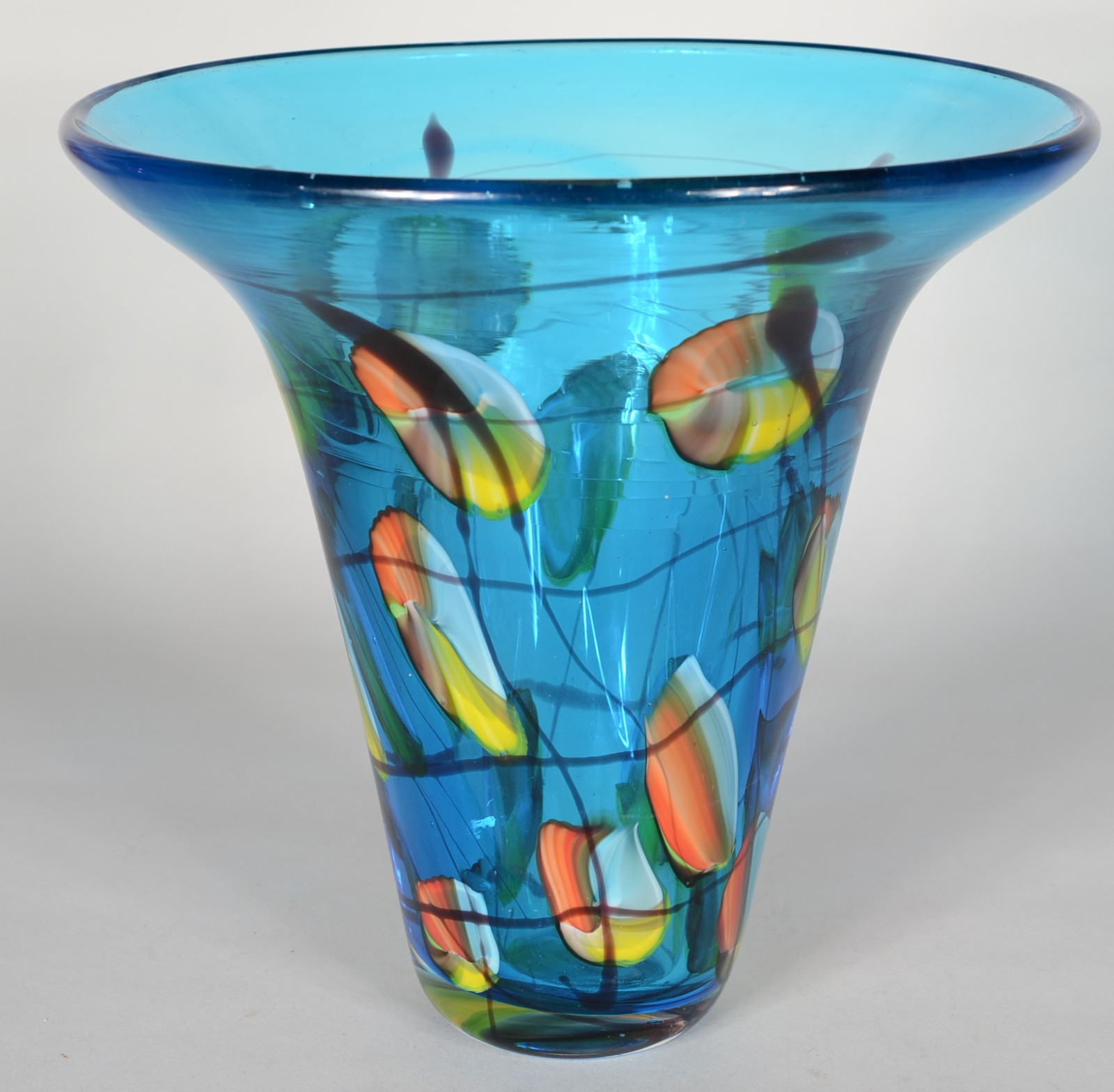 Vaso de vidro decorativo na cor azul "fantasia". - foto 1 de 4