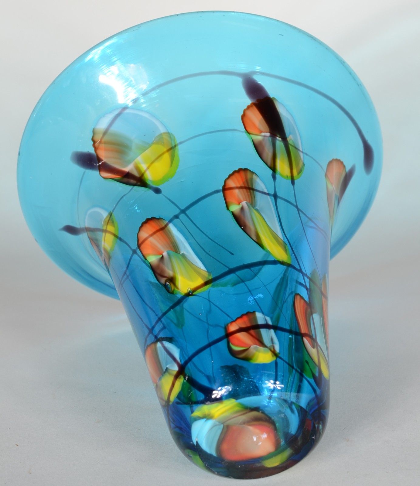 Vaso de vidro decorativo na cor azul "fantasia". - foto 4 de 4