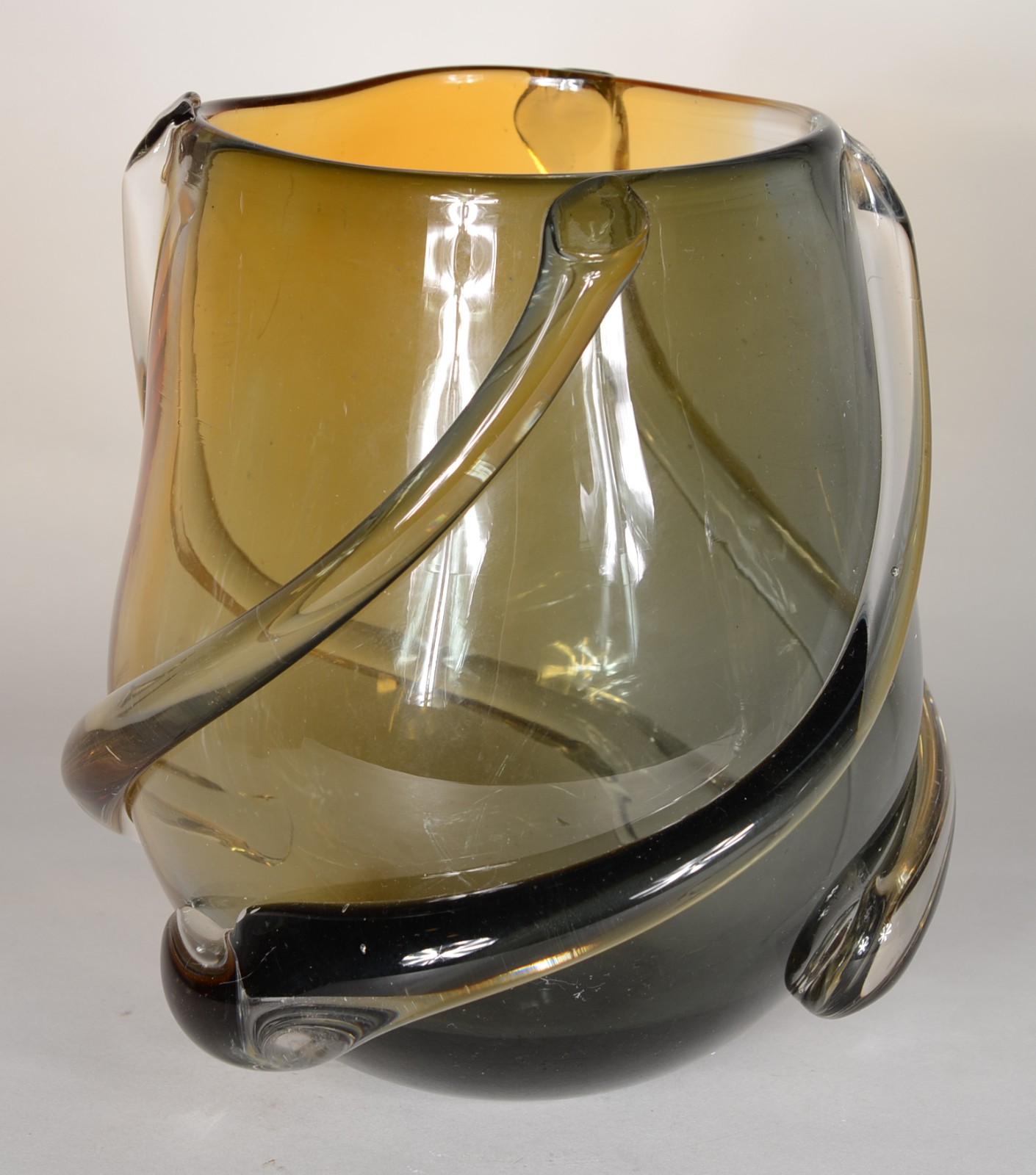 Vaso de vidro decorativo na cor âmbar. - foto 5 de 6