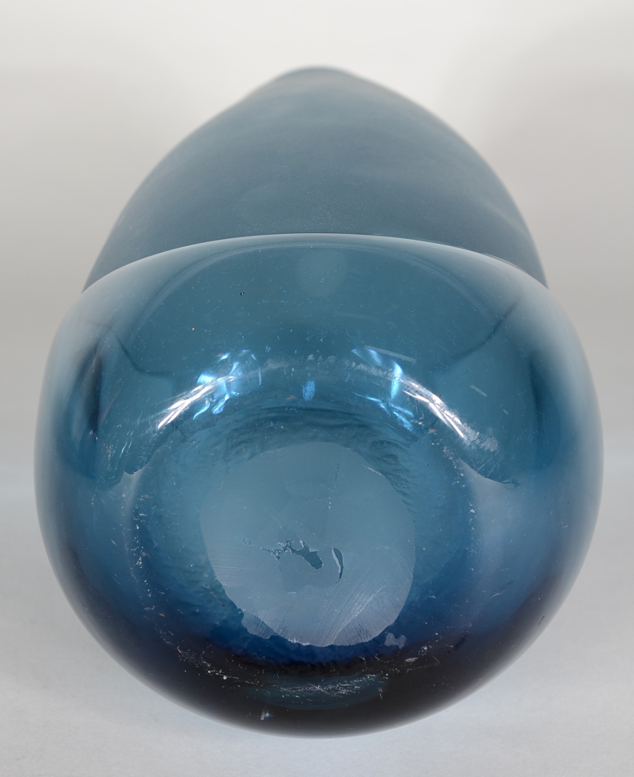 Vaso de vidro decorativo na cor azul. - foto 5 de 5