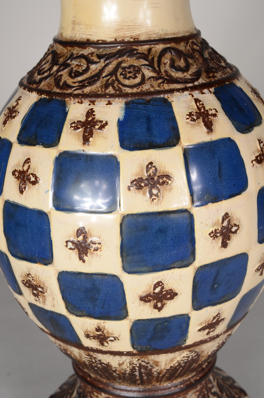 Vaso de cerâmica marroquina decoração geométrica e guirlandas em... - foto 2 de 6