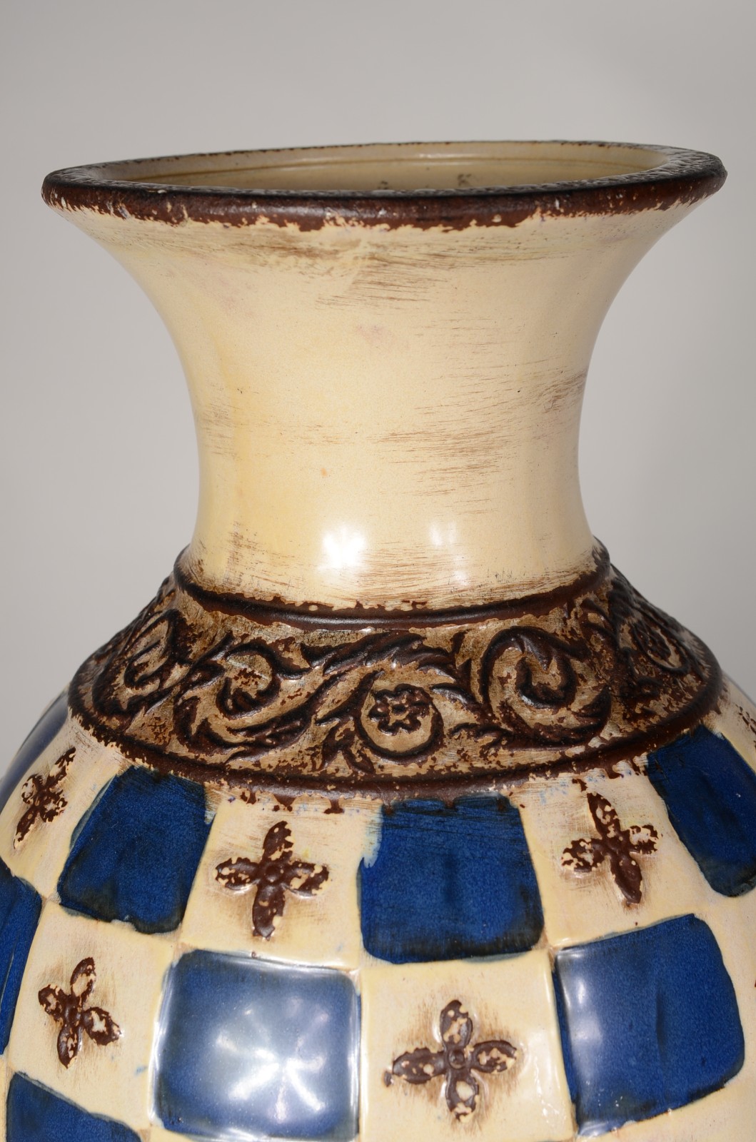 Vaso de cerâmica marroquina decoração geométrica e guirlandas em... - foto 4 de 6