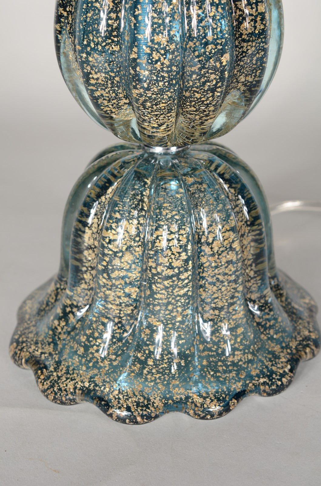 Luminária/abatjour de vidro decorativo, trabalhado em gomos na cor... - foto 2 de 6