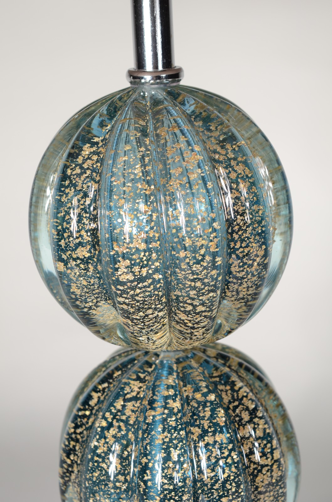 Luminária/abatjour de vidro decorativo, trabalhado em gomos na cor... - foto 3 de 6