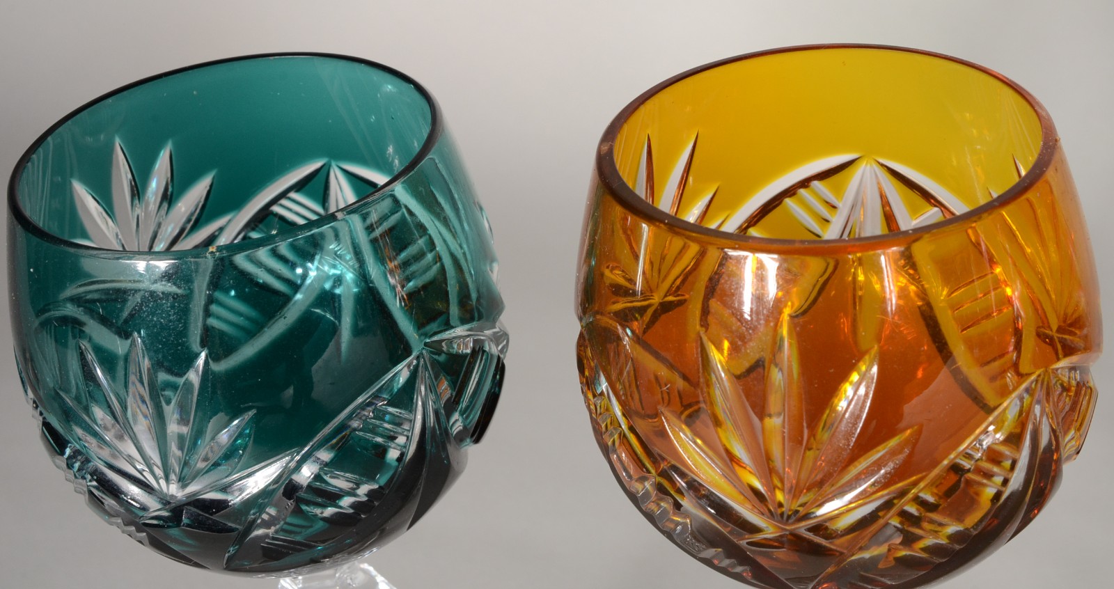 Seis cálices para vinho de cristal doublé lapidados, diversas cores. - foto 4 de 10