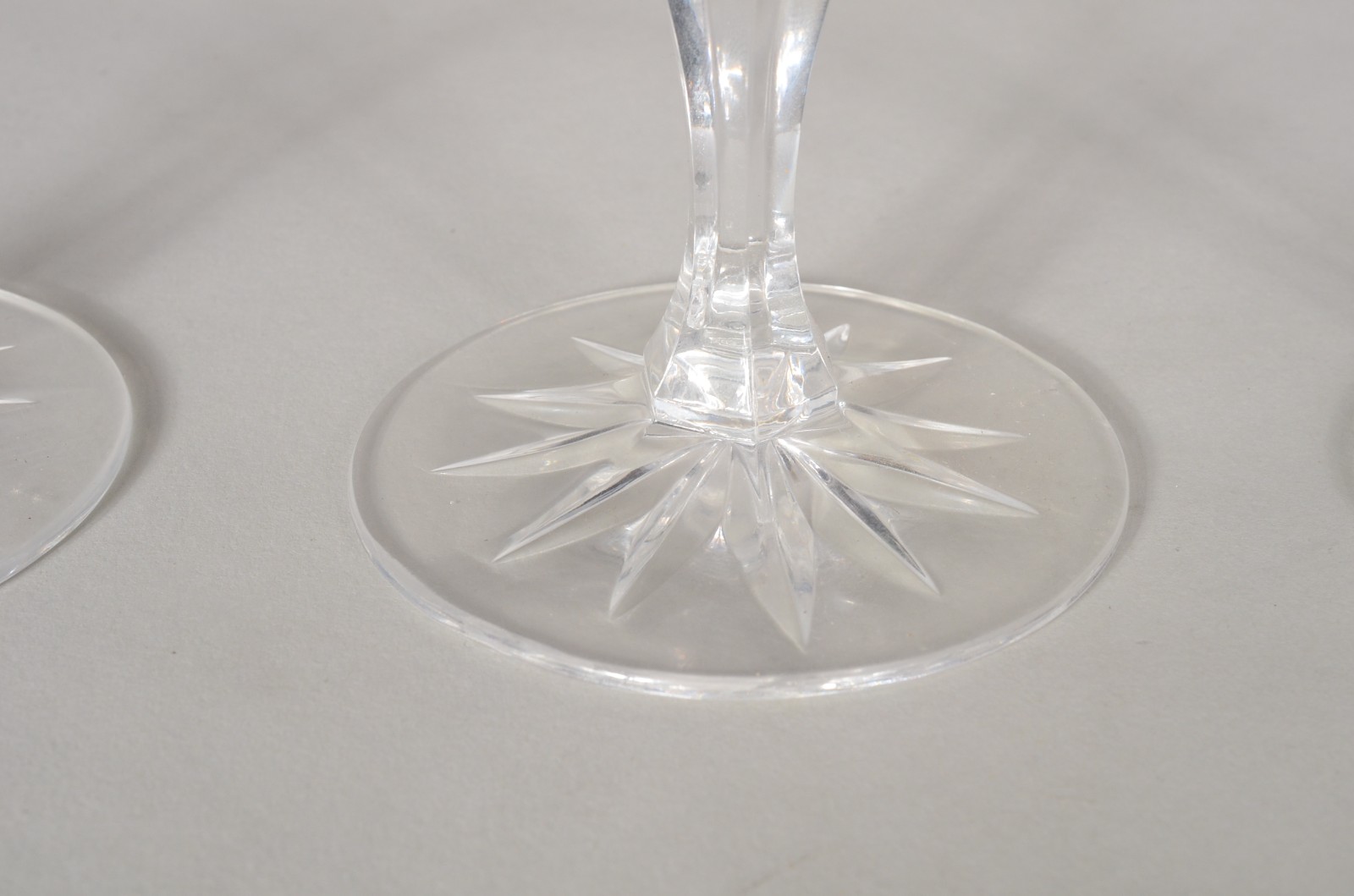 Seis cálices para vinho de cristal doublé lapidados, diversas cores. - foto 8 de 10
