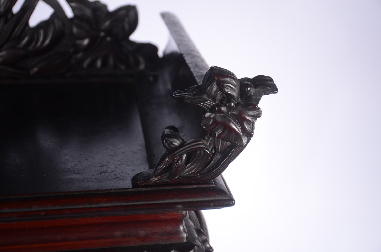Porta bibelot chines de madeira nobre, corpo com duas portas e... - foto 6 de 10