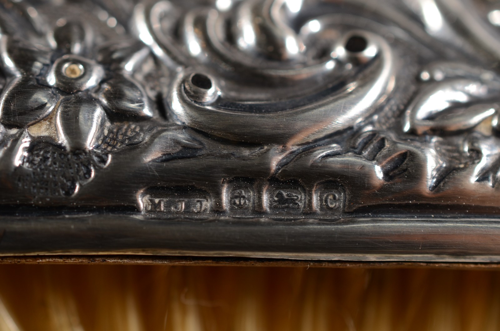 Conjunto para toucador de prata inglesa contrastada, leão passante... - foto 10 de 10