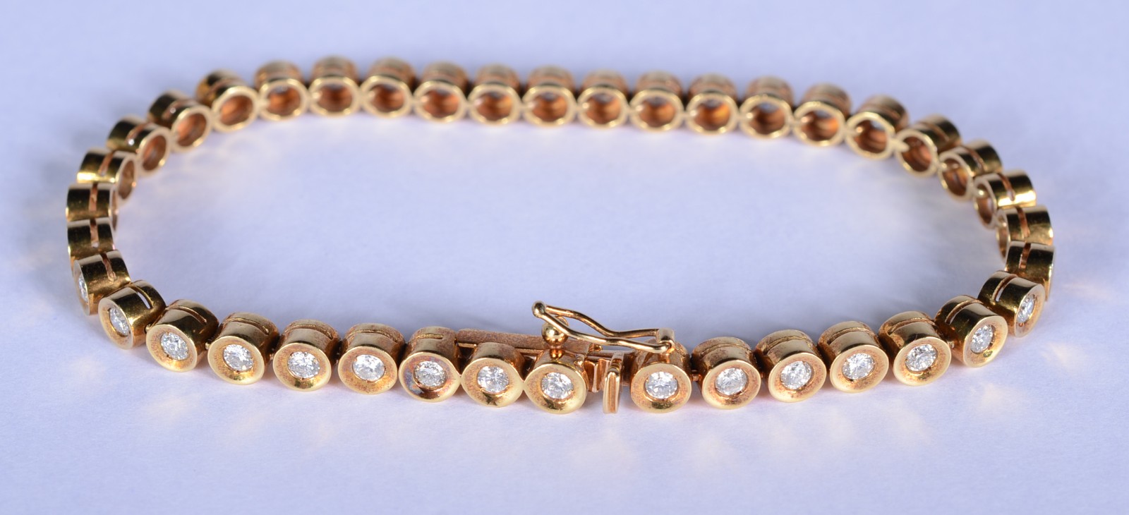 Pulseira de ouro 18 k., feitio Riviera com aproximadamente 39... - foto 2 de 7