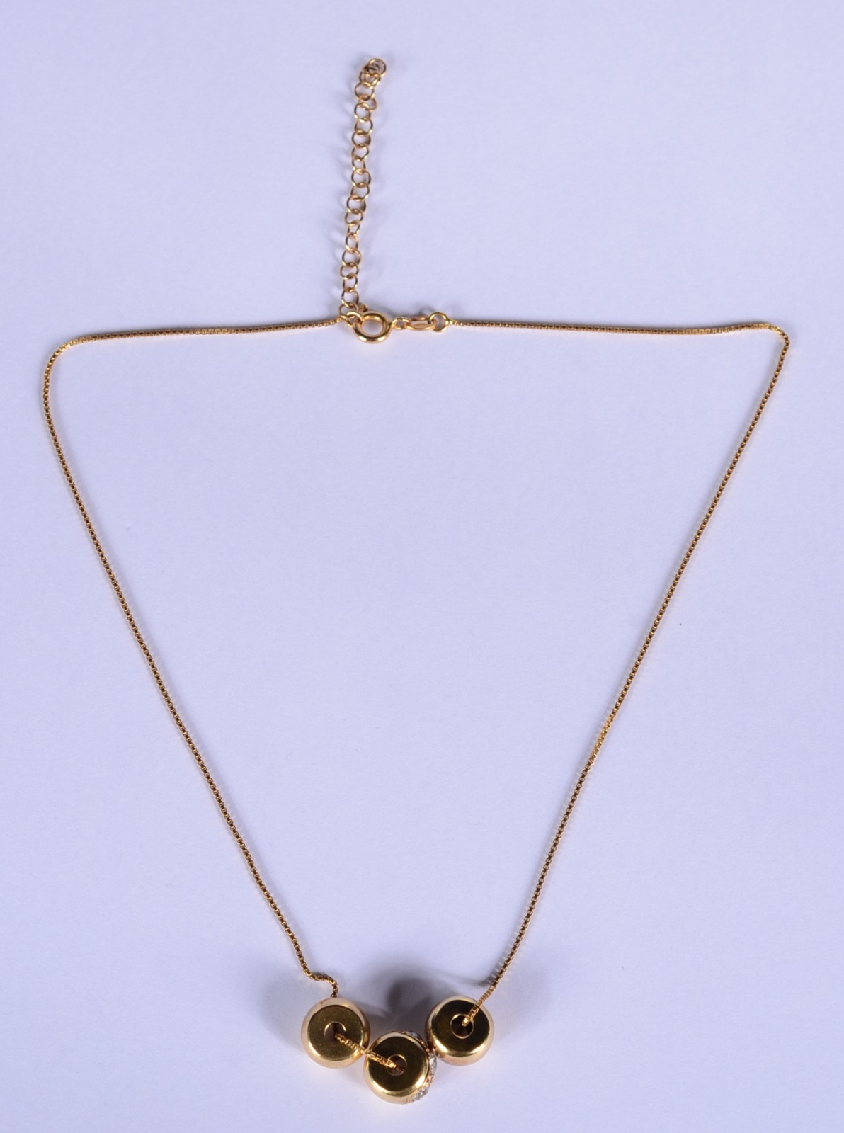 Colar de ouro 18 k., pendentes com 3 brilhantes. (Por motivos de... - foto 2 de 7