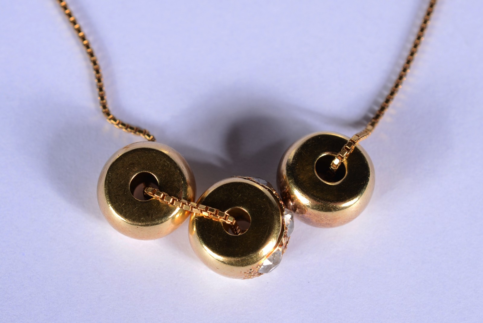 Colar de ouro 18 k., pendentes com 3 brilhantes. (Por motivos de... - foto 5 de 7