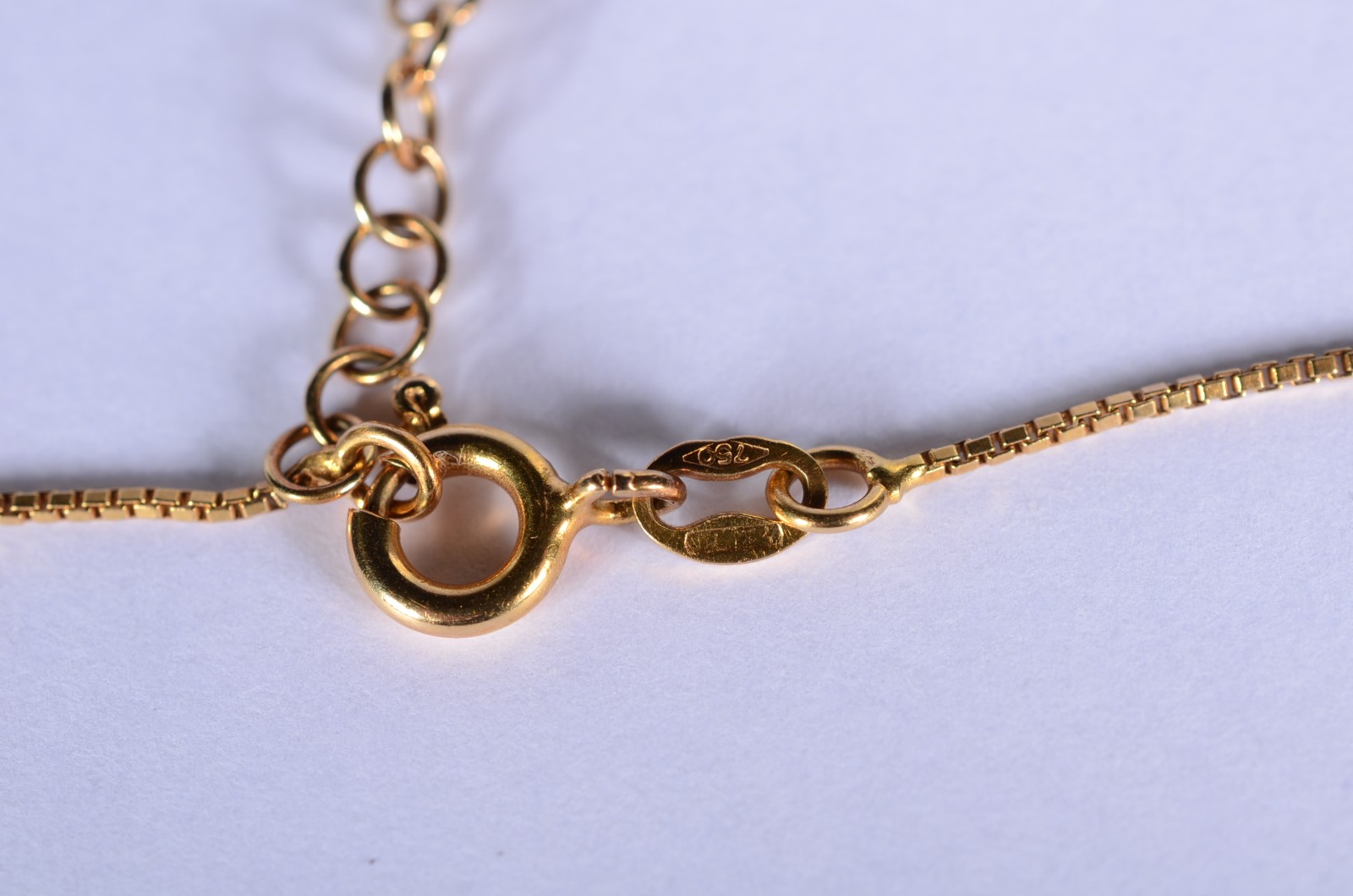 Colar de ouro 18 k., pendentes com 3 brilhantes. (Por motivos de... - foto 6 de 7