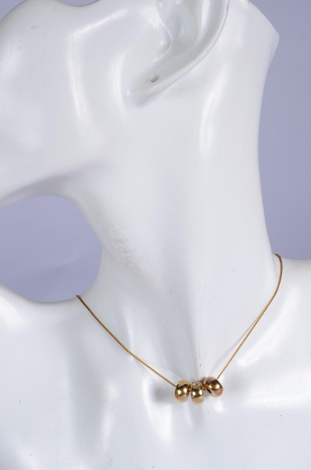 Colar de ouro 18 k., pendentes com 3 brilhantes. (Por motivos de... - foto 7 de 7