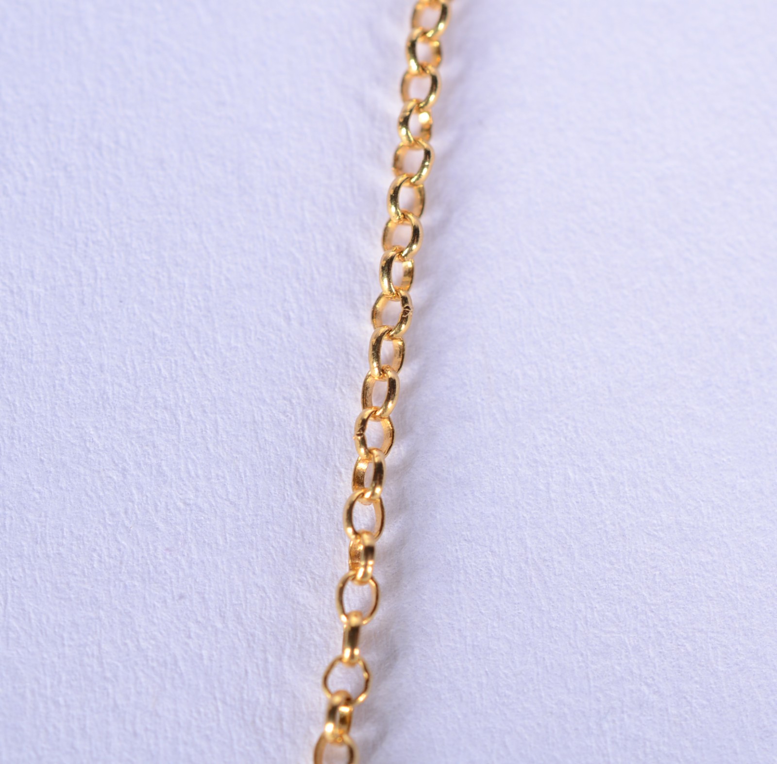 Colar com medalha de ouro 18 k., contraste 750 mls feitio elinhos e... - foto 3 de 10