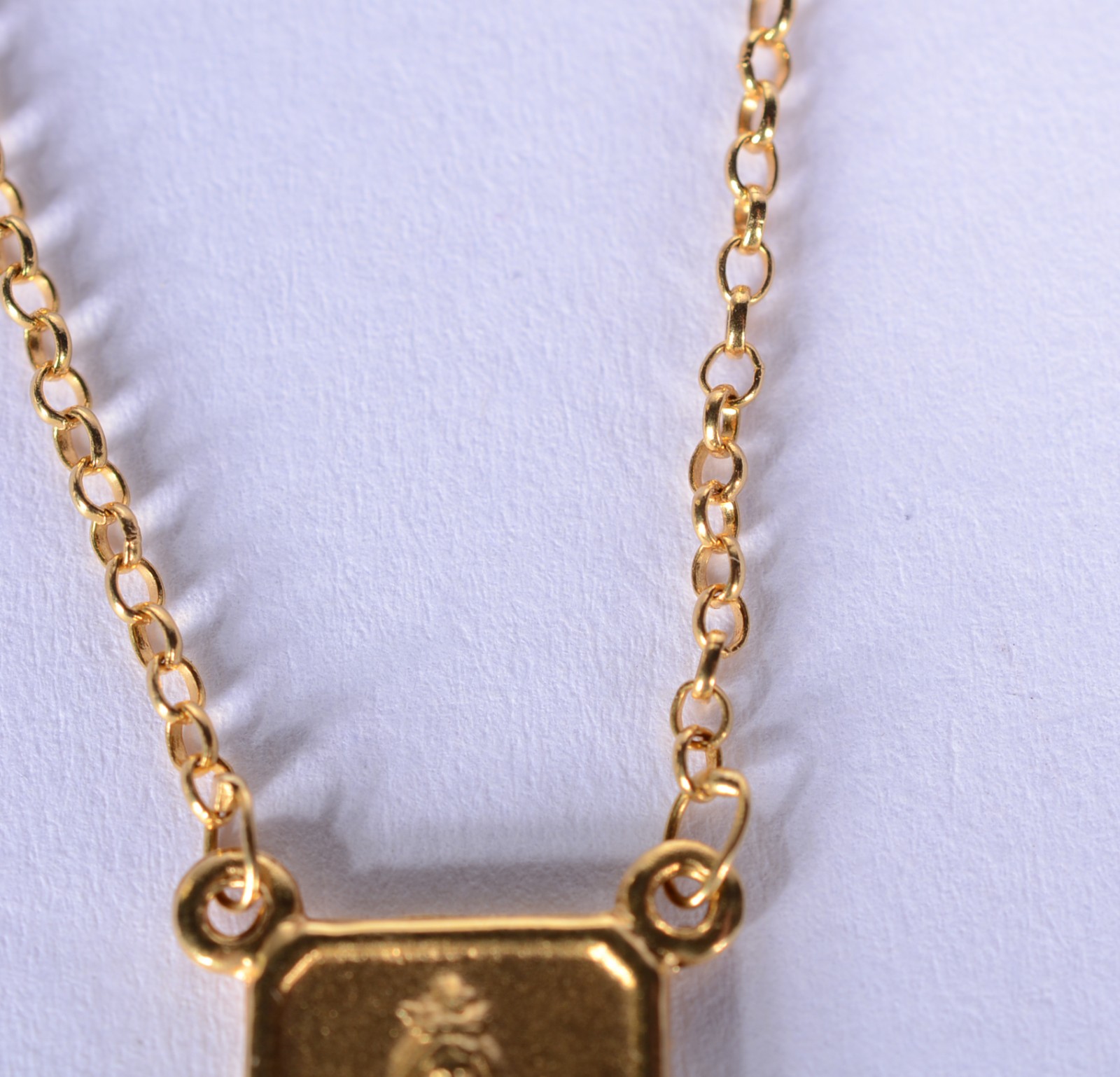Colar com medalha de ouro 18 k., contraste 750 mls feitio elinhos e... - foto 4 de 10