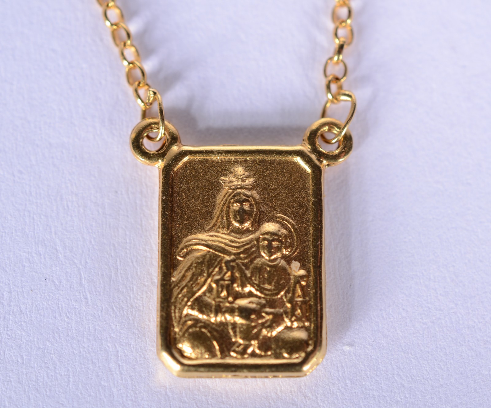 Colar com medalha de ouro 18 k., contraste 750 mls feitio elinhos e... - foto 1 de 10