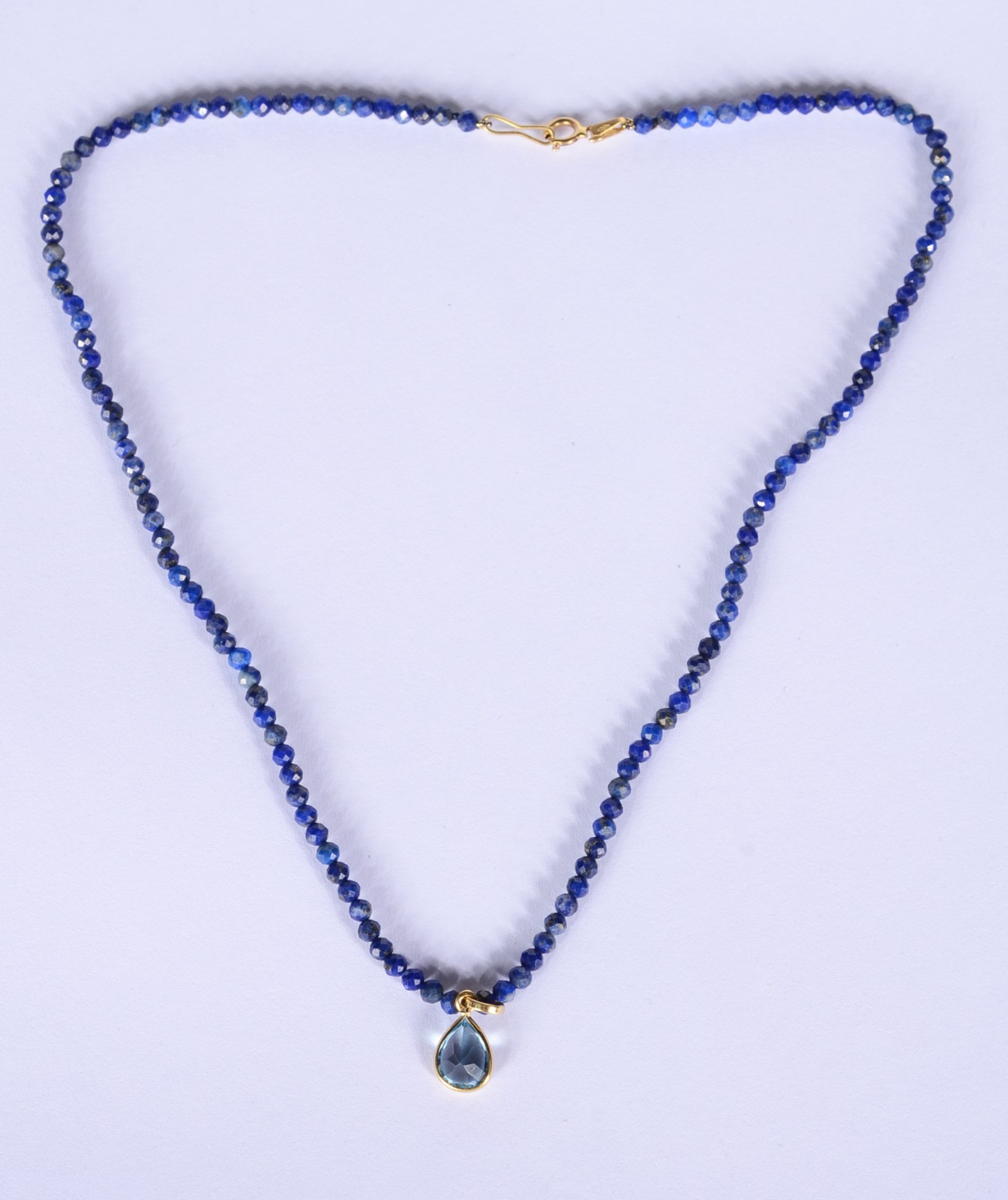 Colar lapis lazuli com pendente e fecho de ouro 18 k., forma de gota... - foto 2 de 8