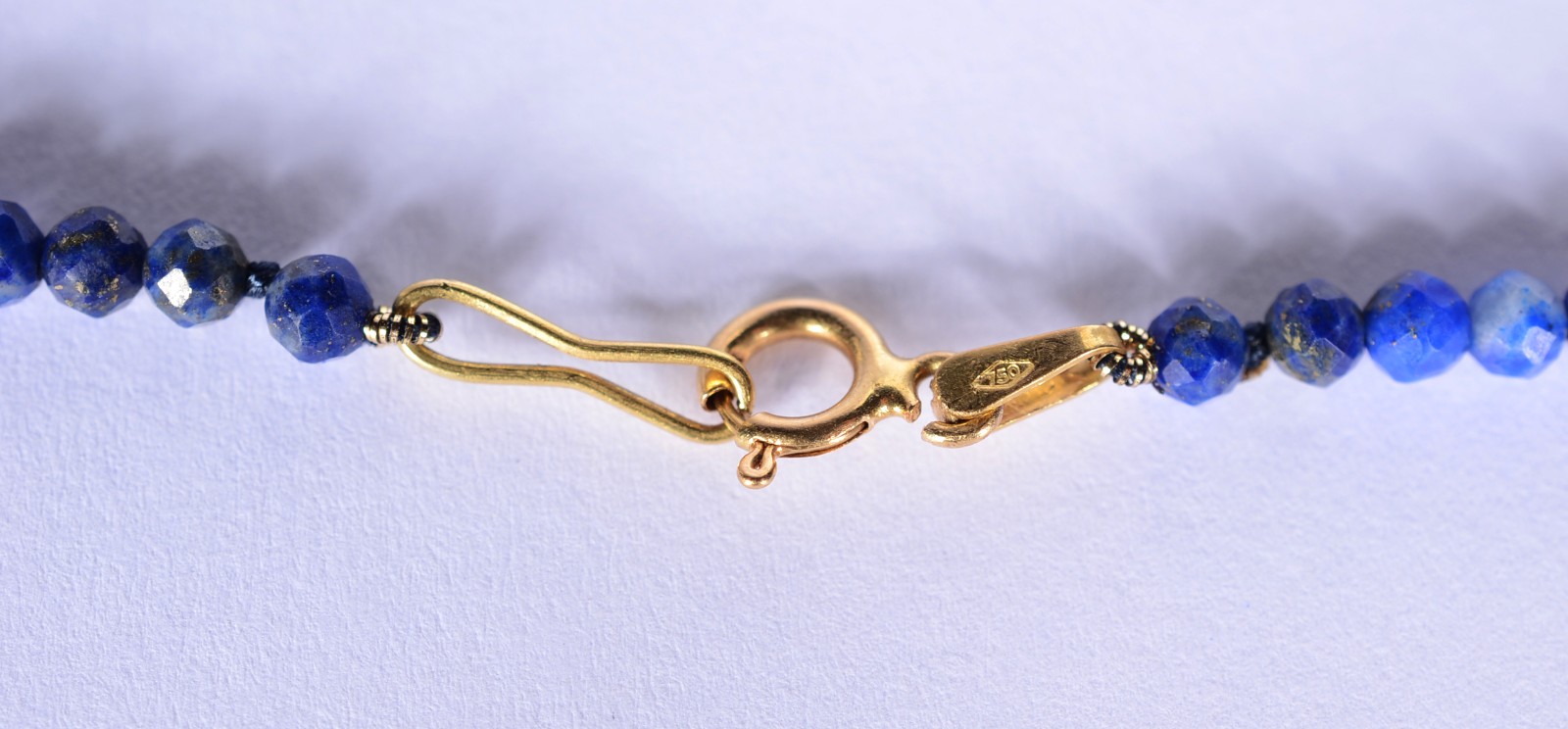 Colar lapis lazuli com pendente e fecho de ouro 18 k., forma de gota... - foto 3 de 8