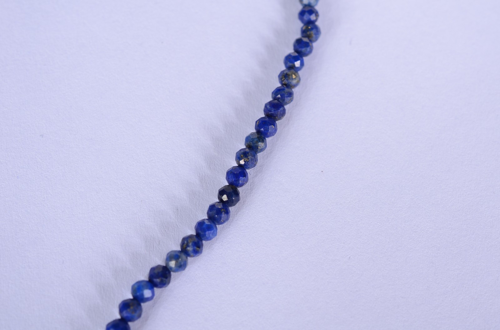 Colar lapis lazuli com pendente e fecho de ouro 18 k., forma de gota... - foto 5 de 8