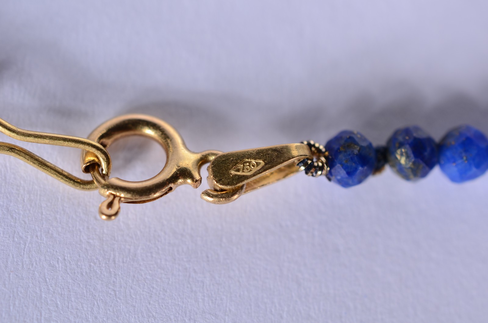Colar lapis lazuli com pendente e fecho de ouro 18 k., forma de gota... - foto 7 de 8